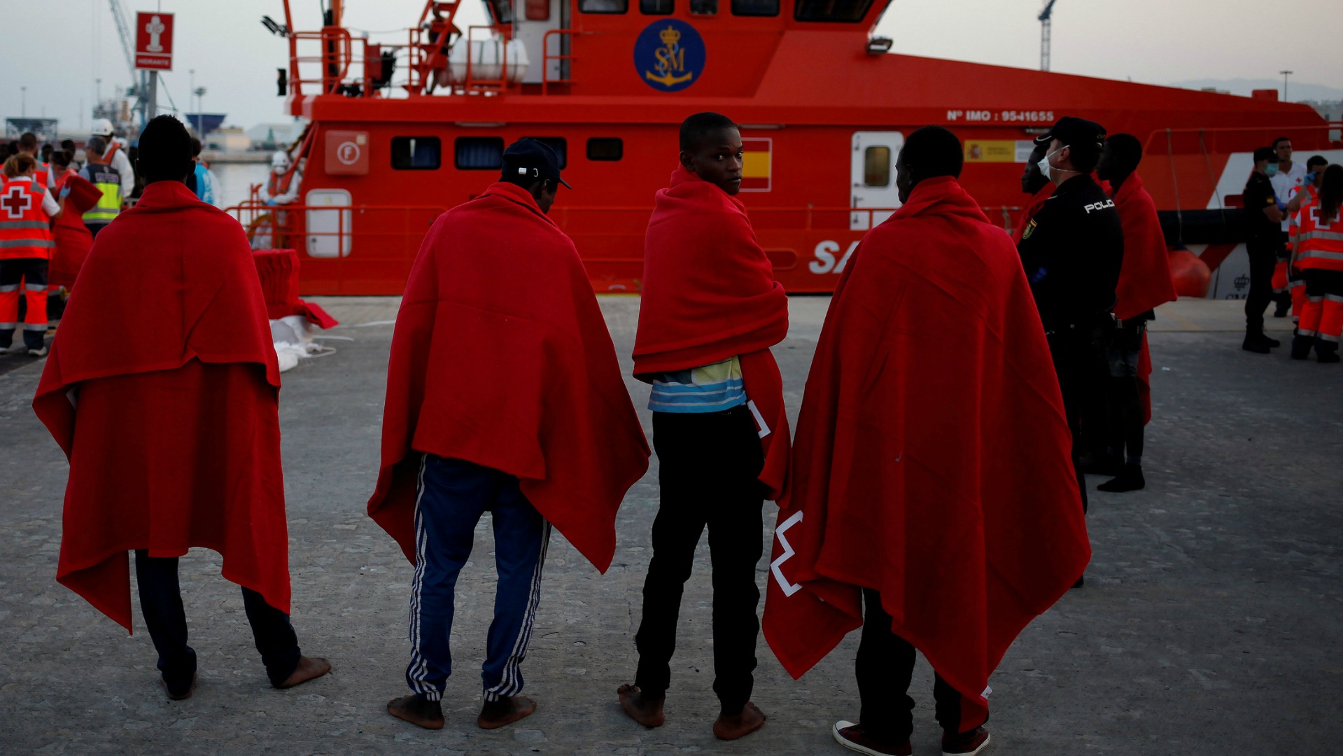 Bruselas ofrece refuerzos a España ante el aumento de llegadas de inmigrantes