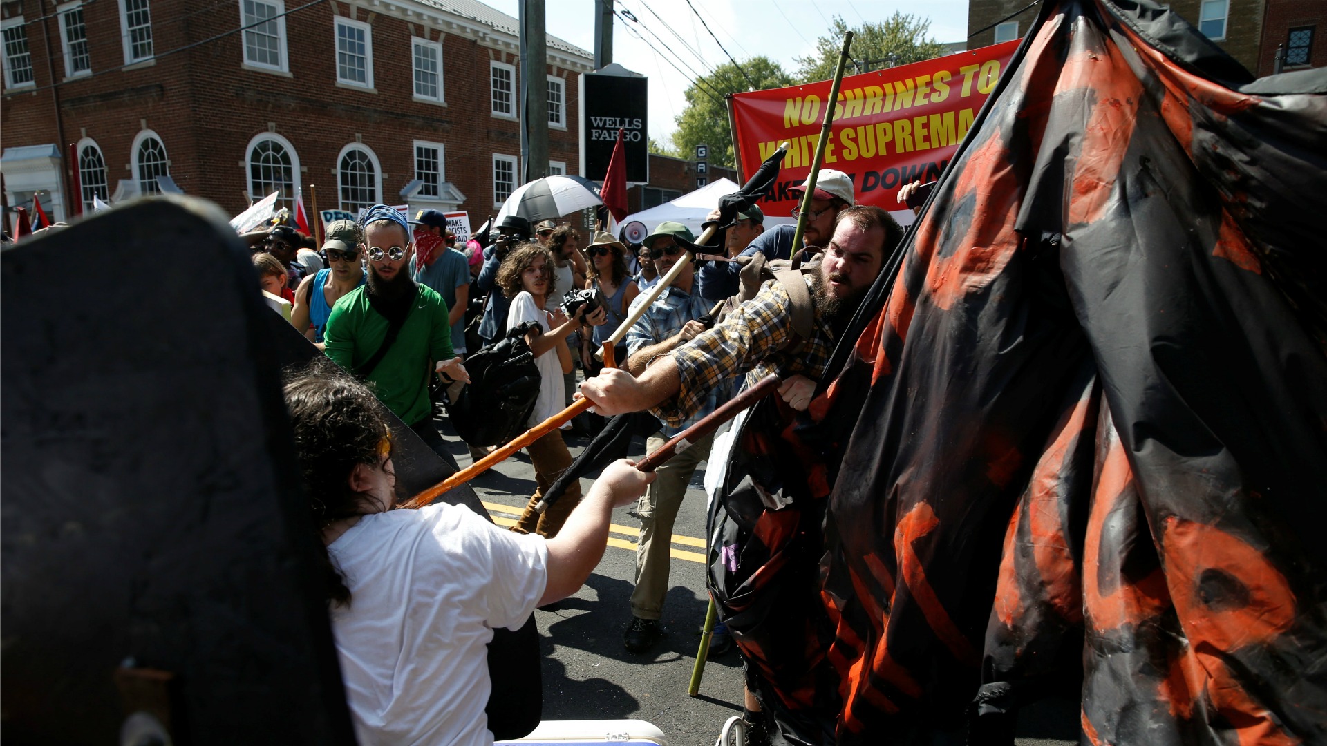 Al menos tres muertos y varios heridos en una marcha supremacista blanca en Charlottesville