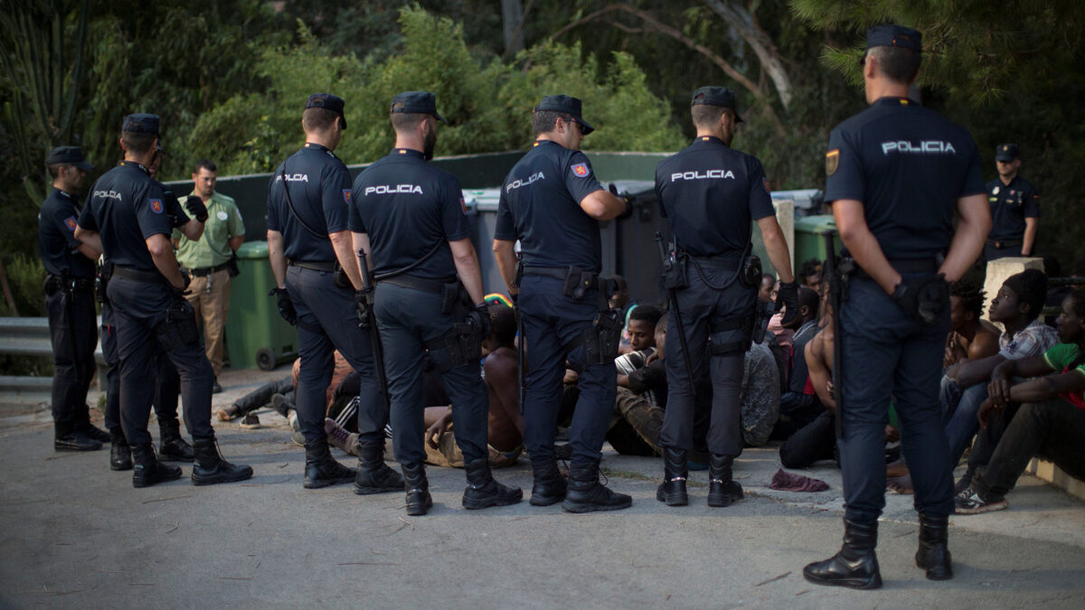 Desmantelada una red que llevaba migrantes a España en motos de agua