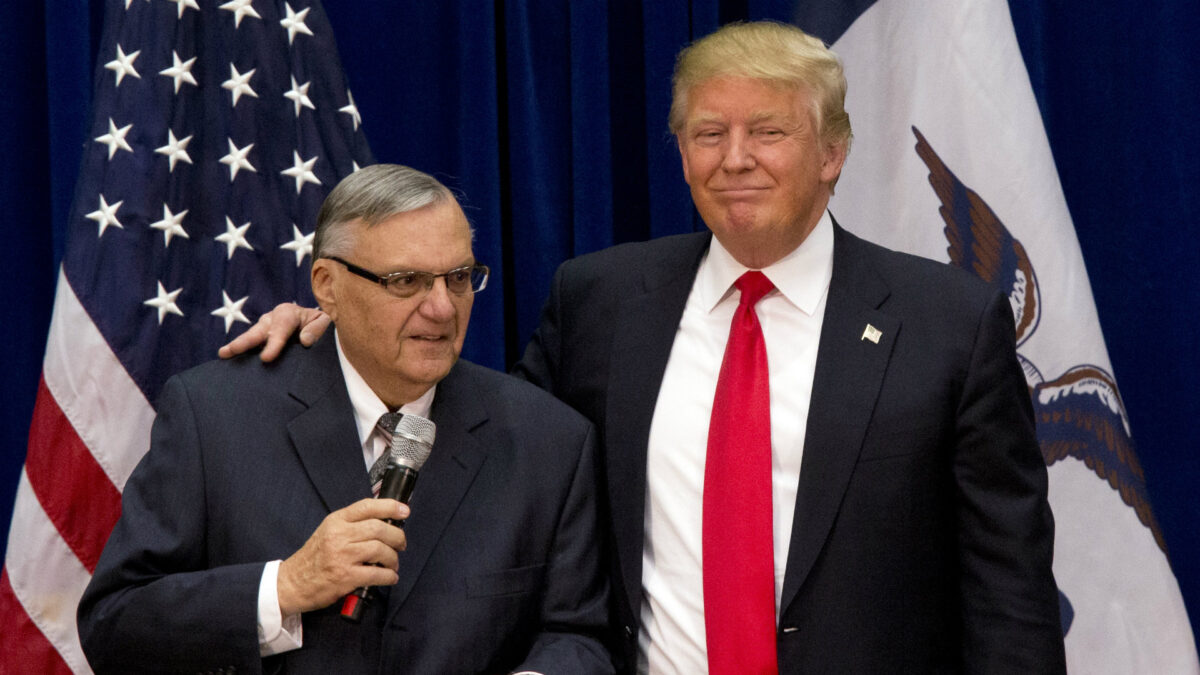 Donald Trump indulta a polémico exalguacil Joe Arpaio