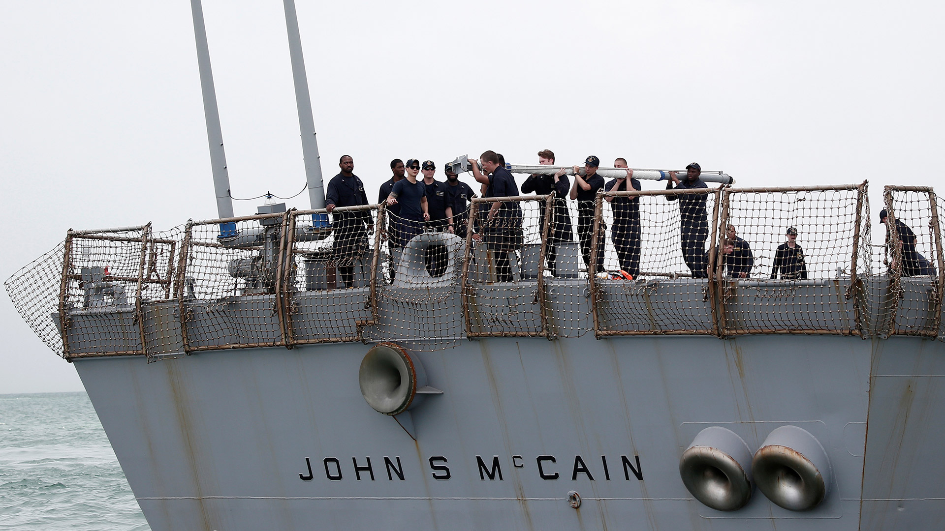 EE.UU. recupera los cuerpos de 10 marinos muertos tras la colisión en Singapur