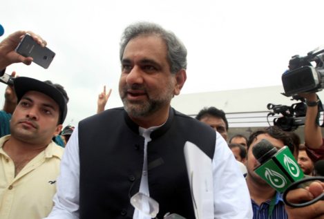El Parlamento de Pakistán elige al exresponsable de Petróleo nuevo primer ministro