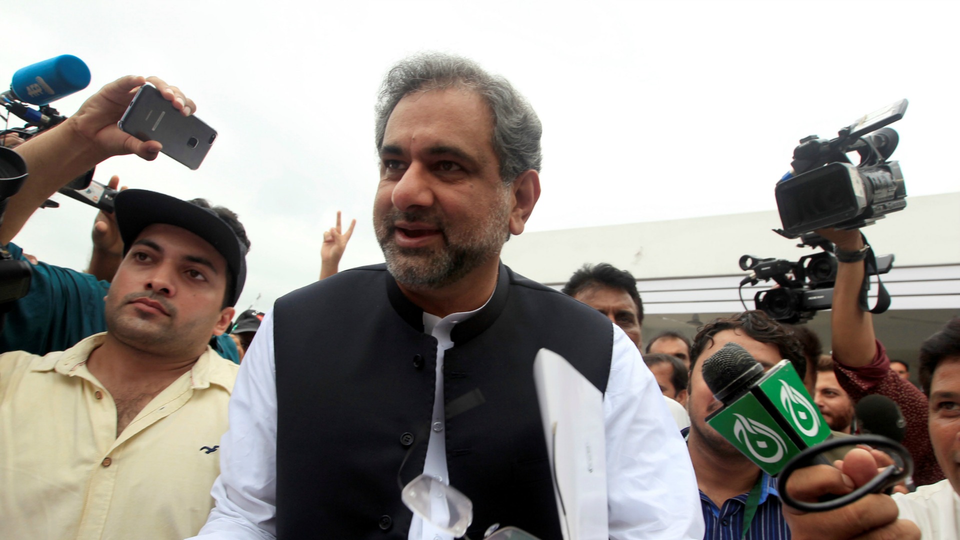El Parlamento de Pakistán elige al exresponsable de Petróleo nuevo primer ministro