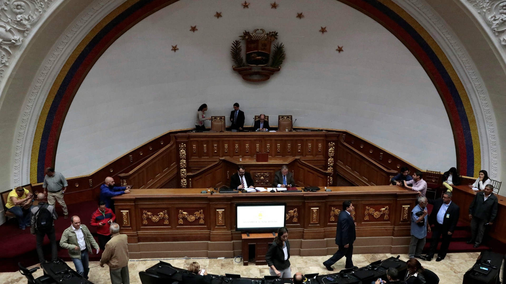 El Parlamento de Venezuela denuncia el "asalto" de constituyentes al salón de sesiones