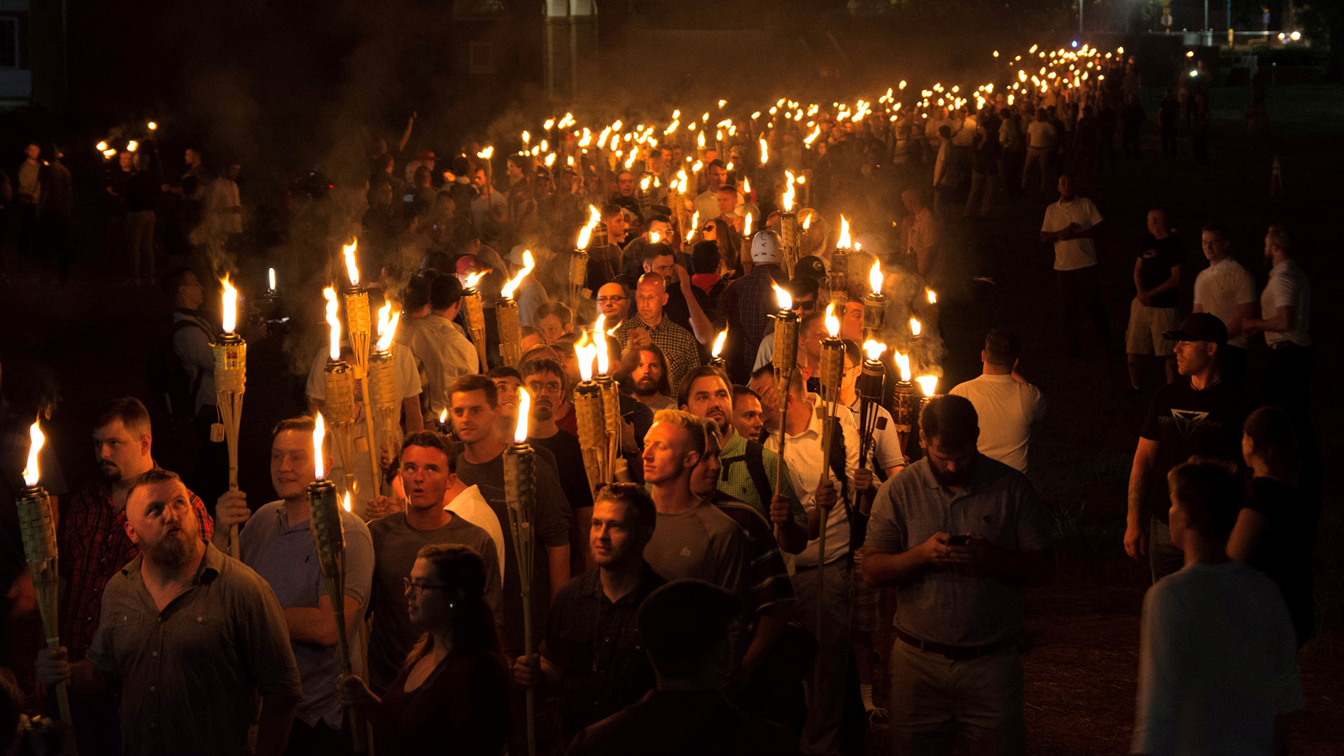 El tuitero que identifica a los racistas de las marchas de Charlottesville