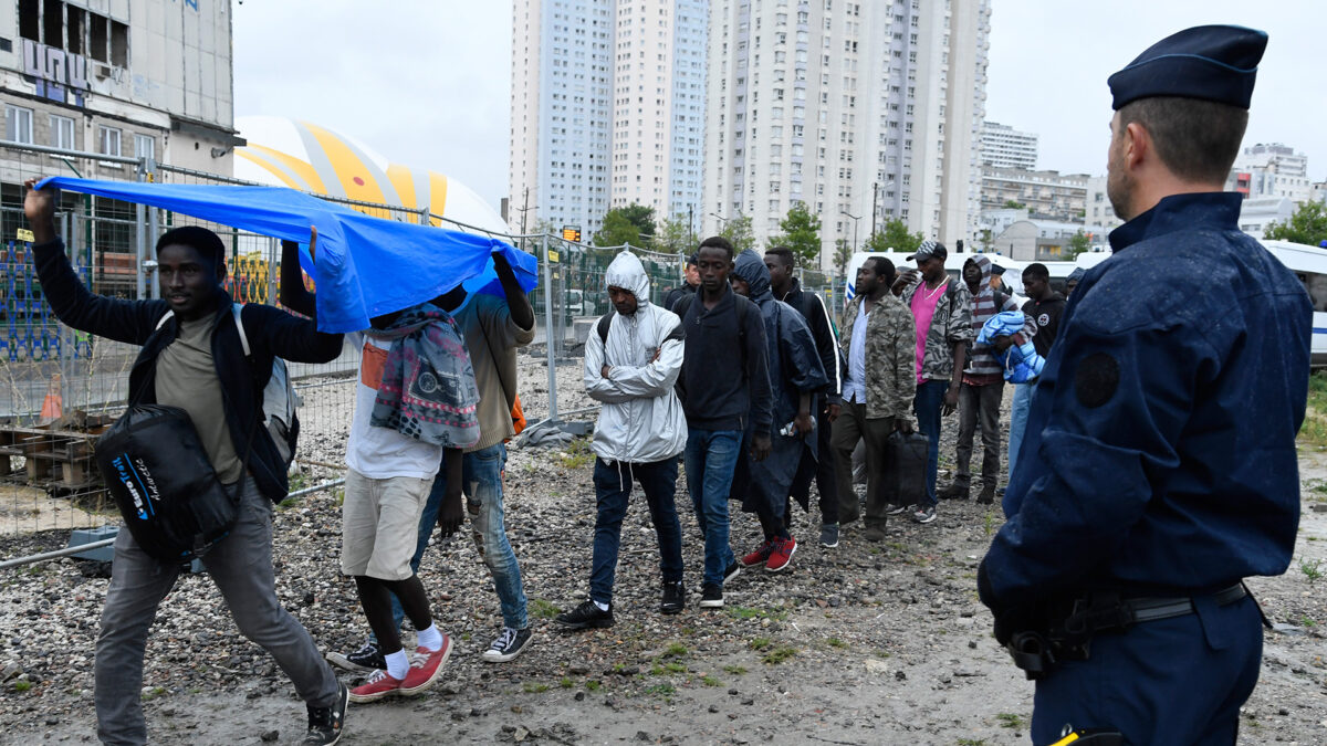 Evacuados más de mil migrantes de un campamento irregular en París