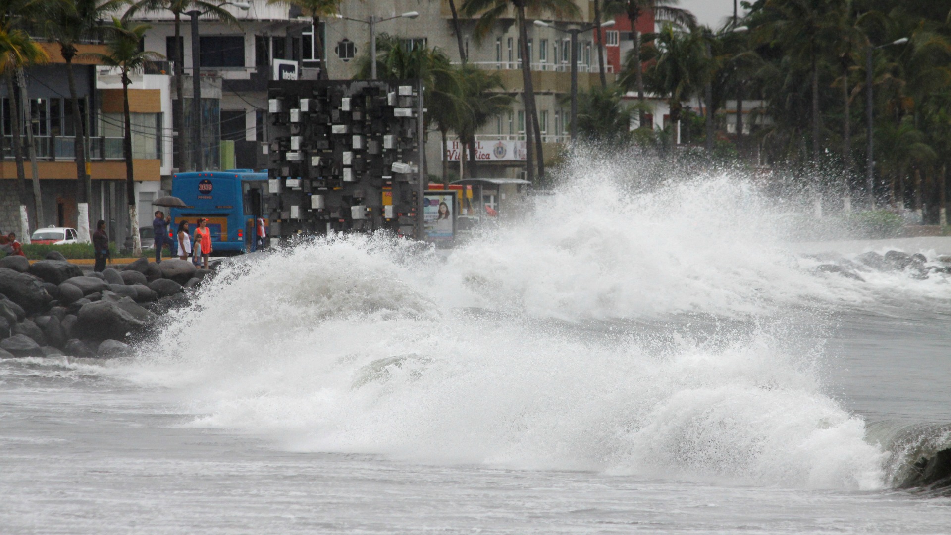Franklin se convierte en huracán de categoría 1 en aguas del Golfo de México