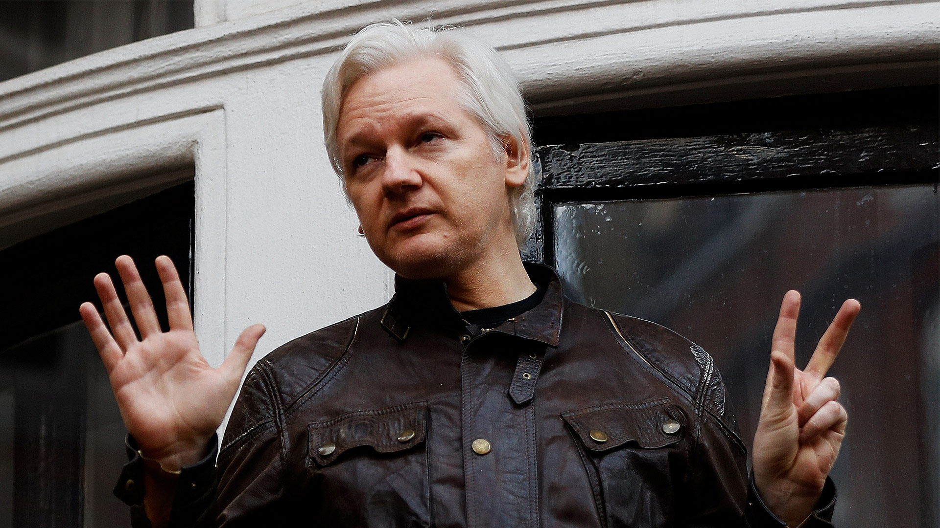 Julian Assange le ofrece trabajo al ingeniero de Google despedido por machismo