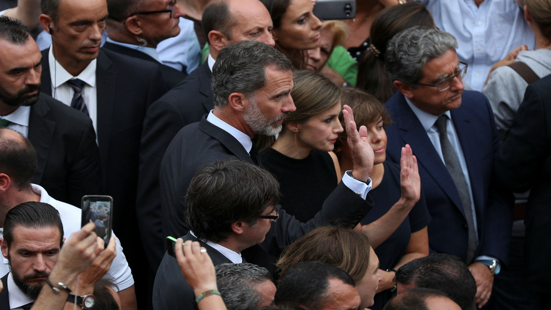 La Generalitat afea a la Casa Real colgar en su web fotos de niños heridos en los atentados