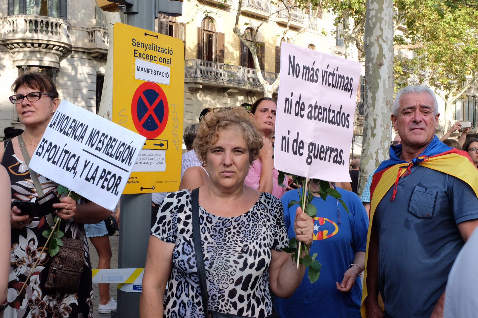 La manifestación de Barcelona contra el terrorismo, en imágenes 10