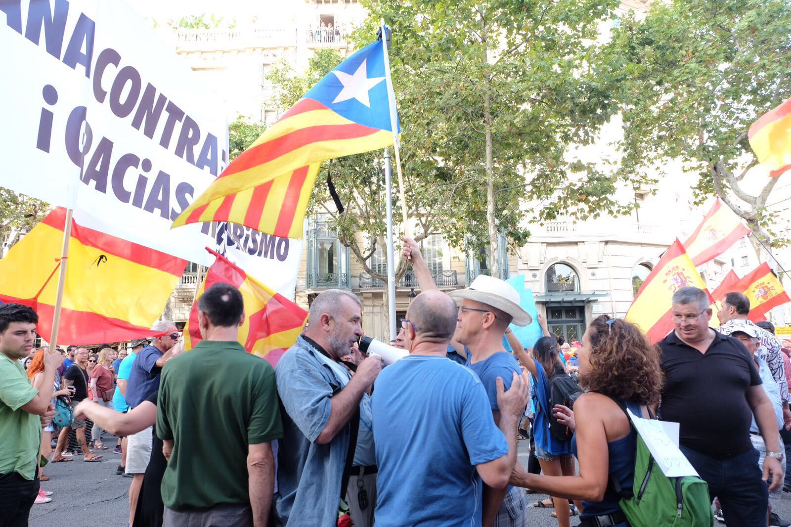 La manifestación de Barcelona contra el terrorismo, en imágenes 8