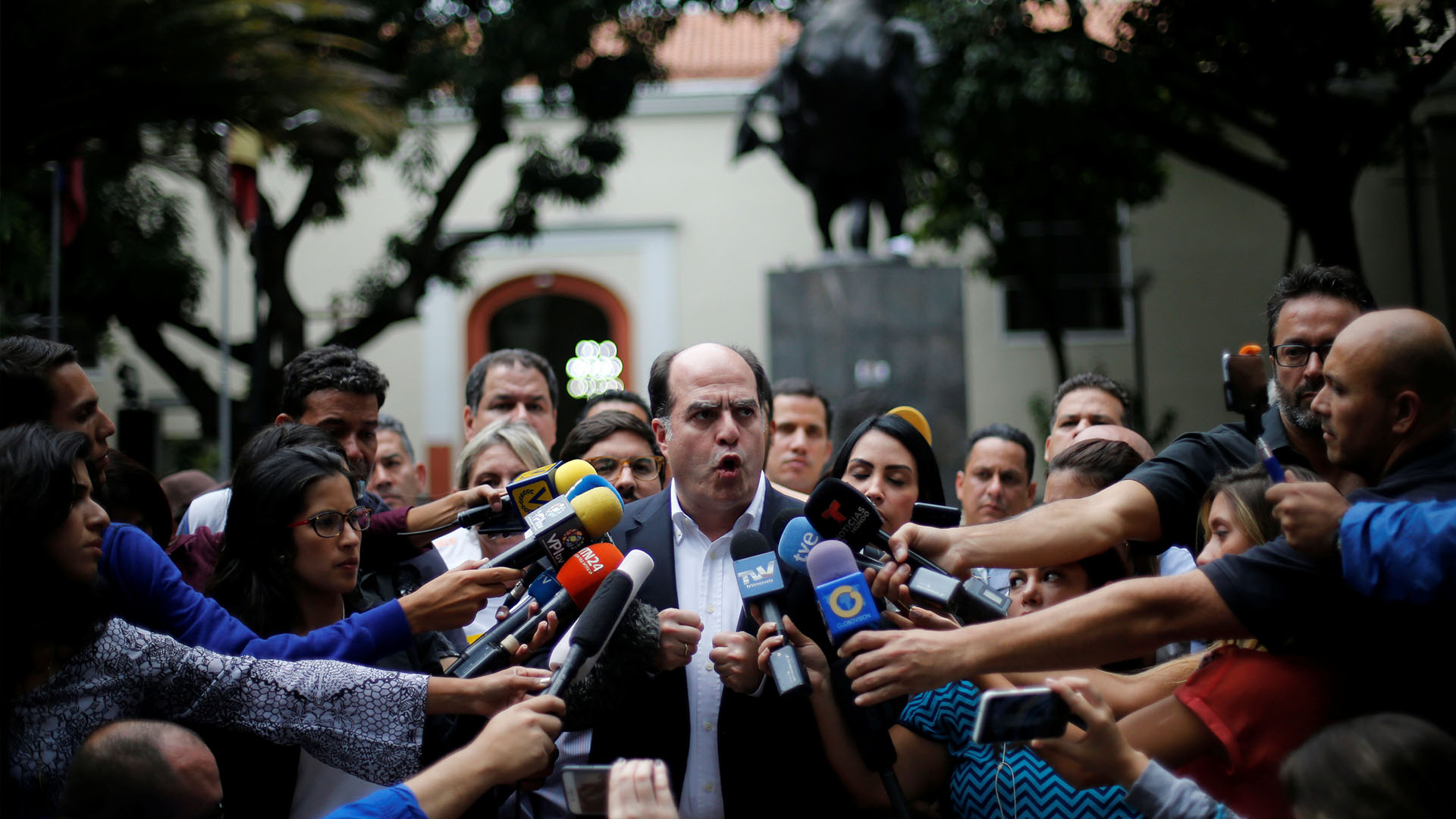 La oposición venezolana denuncia el "secuestro total" de las instituciones
