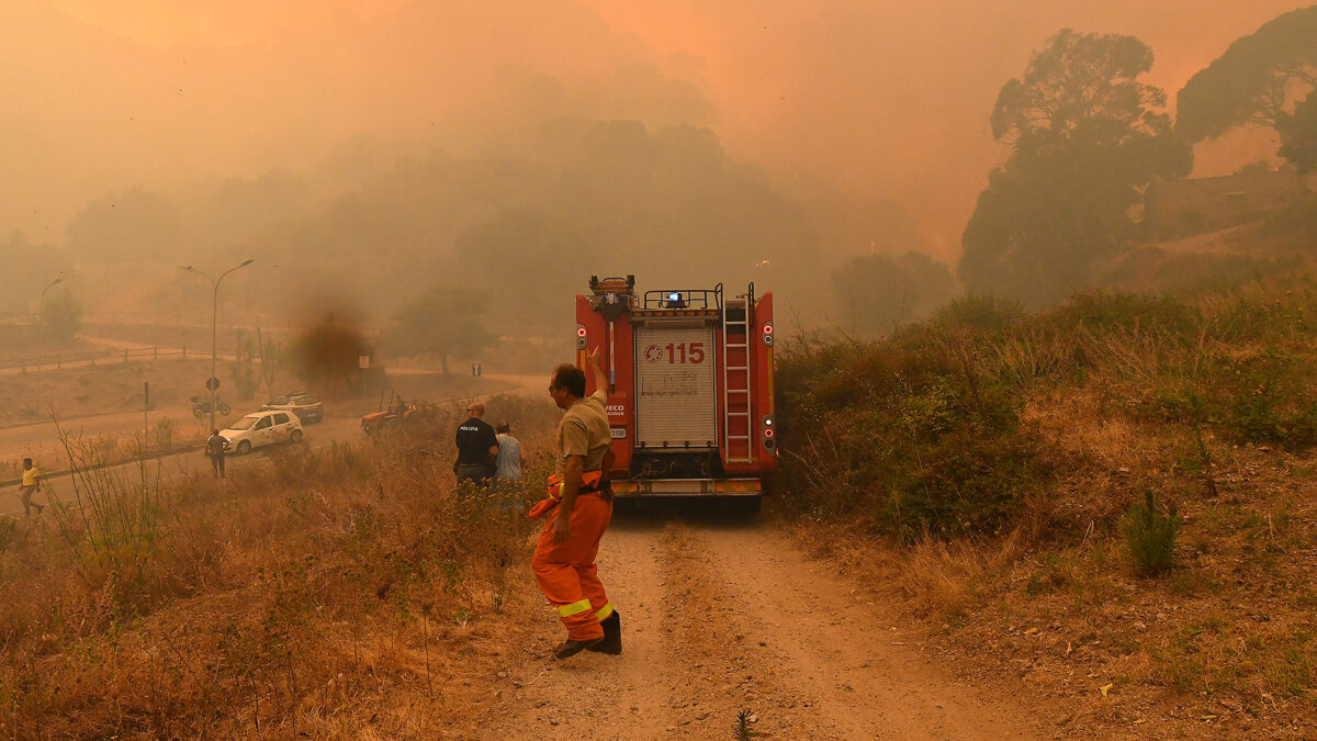 La policía italiana detiene a 15 bomberos pirónamos en Sicilia