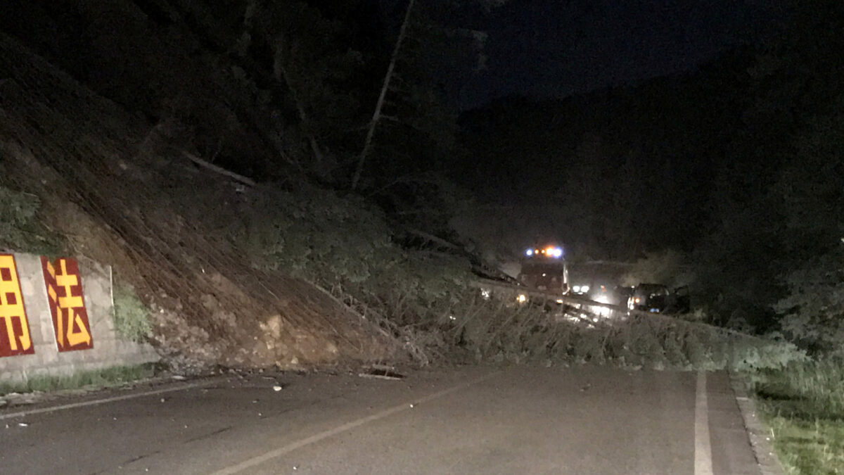 Las autoridades chinas temen un centenar de muertos tras un terremoto en Sichuan