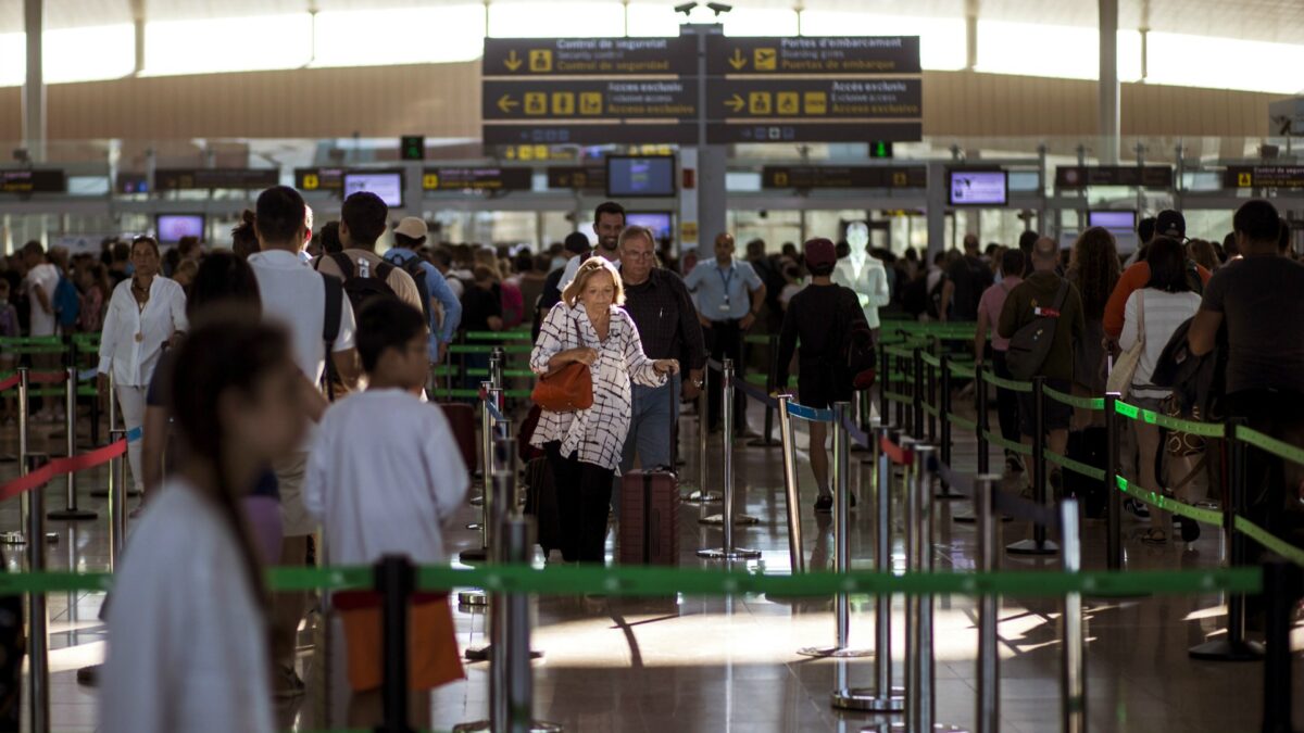 Los vigilantes de El Prat rechazan el acuerdo y mantienen la huelga