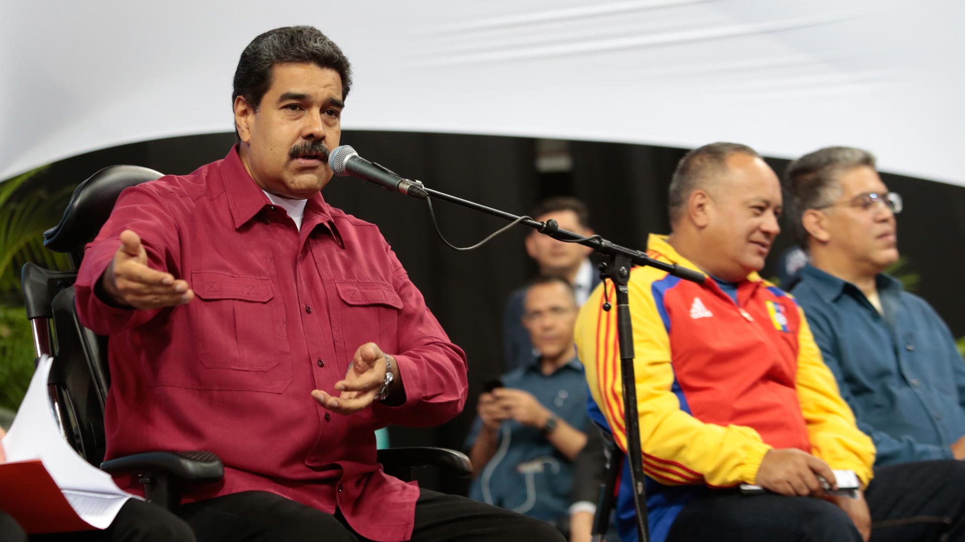 Maduro posterga, entre la crisis, la instalación de su Constituyente