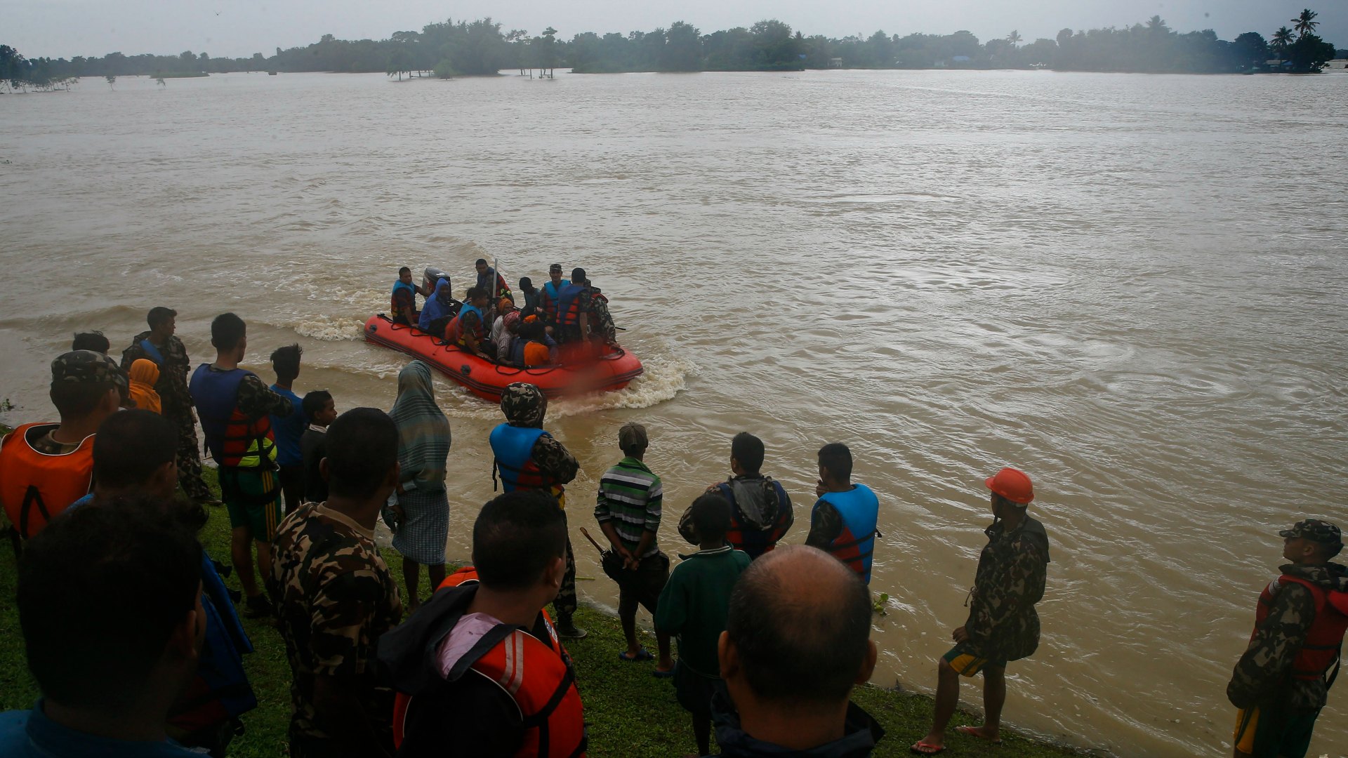 Más de 60 turistas españoles permanecen atrapados en Nepal por las inundaciones