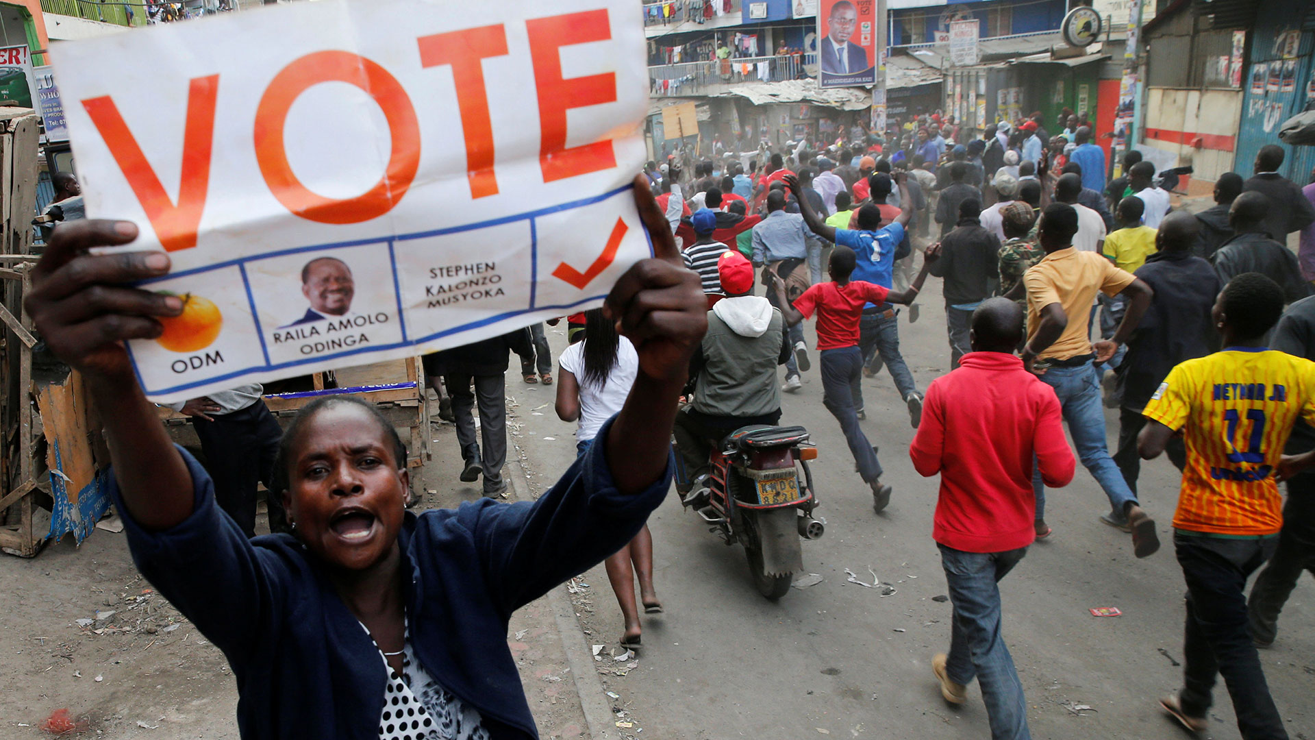 Miles de personas apoyan la autoproclamación de la oposición en Kenia