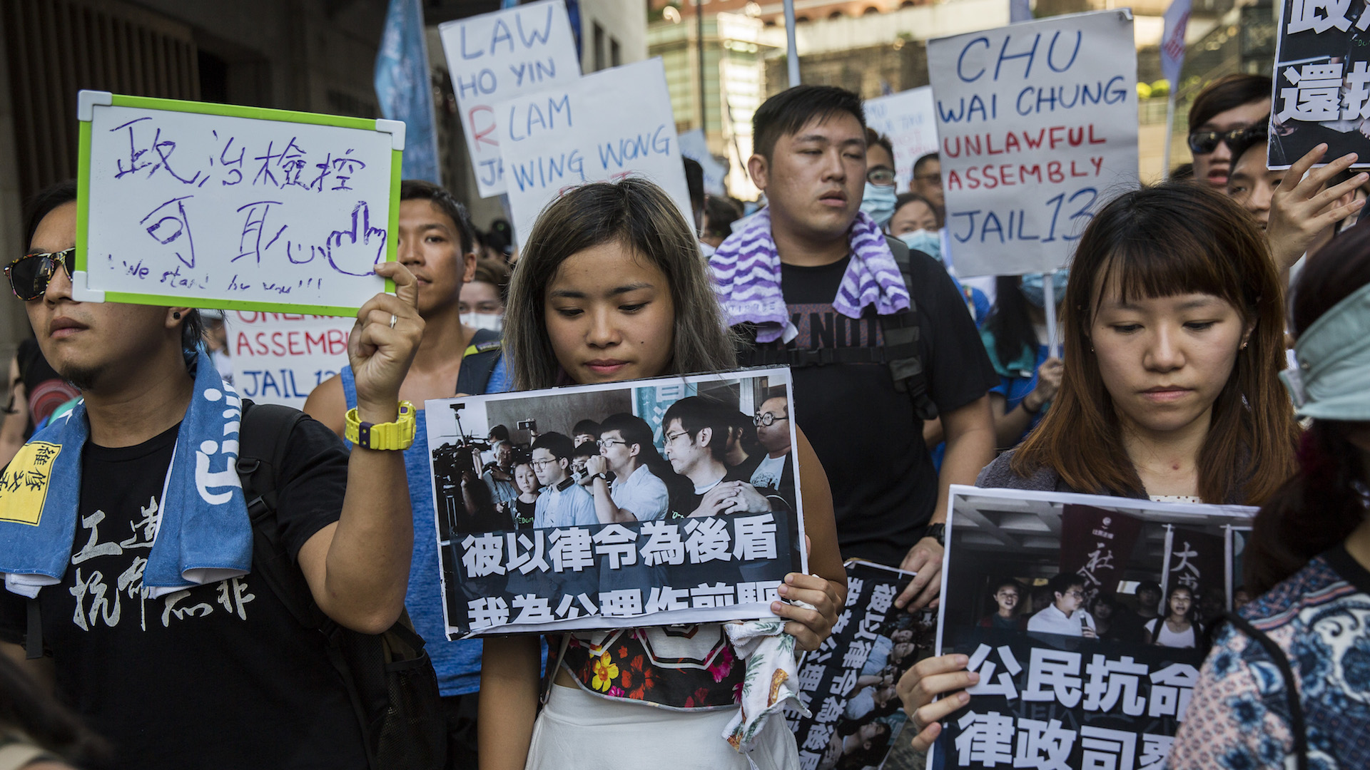 Miles de personas piden en Hong Kong la liberación de los líderes de la ‘Revolución de los paraguas’