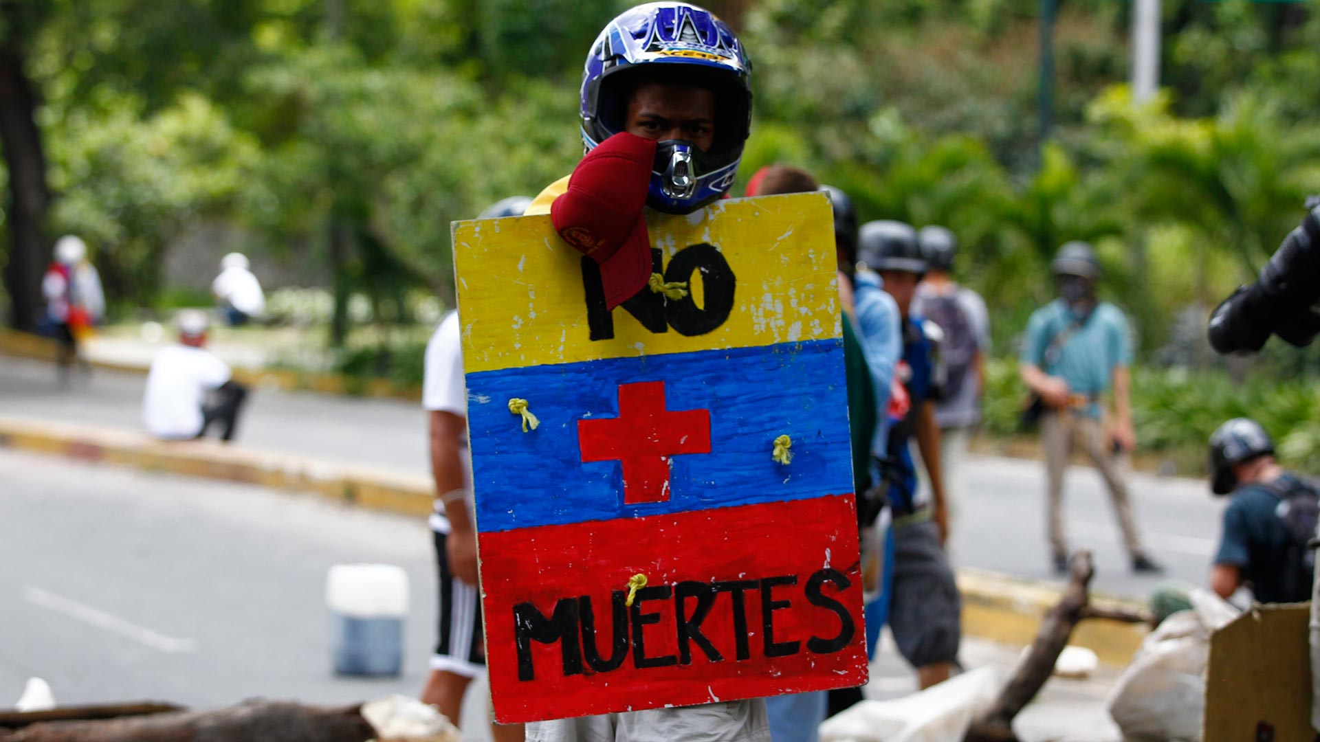"Quería un cambio para Venezuela", dice el padre de un futbolista asesinado en protestas