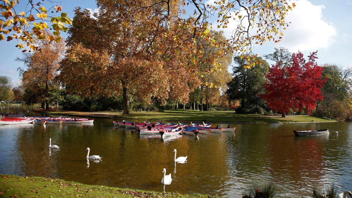 París abre el primer parque nudista del país