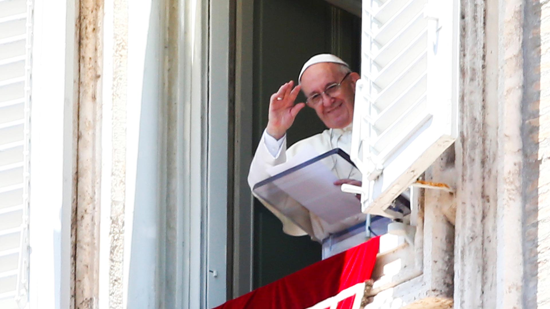 El papa Francisco da su "visto bueno" al bautismo católico de una pareja gay