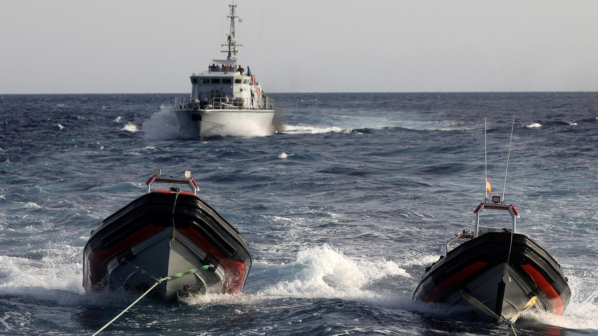 España rescata a unos 600 inmigrantes en el mar durante un día