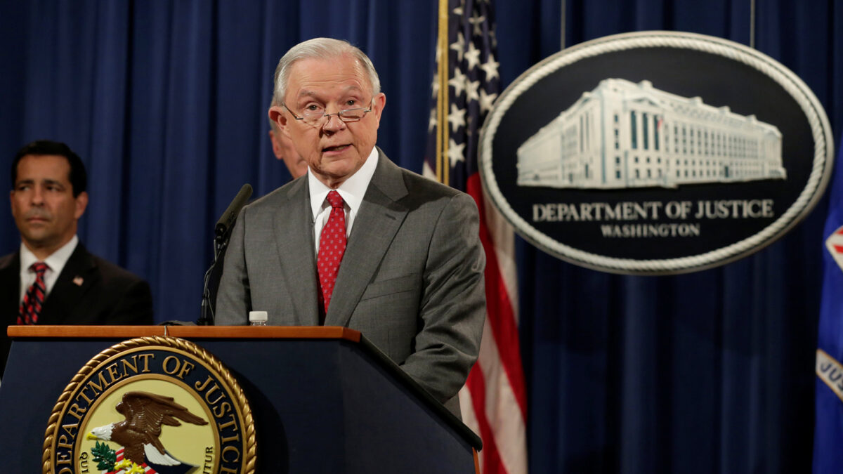 Sessions asegura que cuatro personas han sido imputadas en EEUU por filtraciones