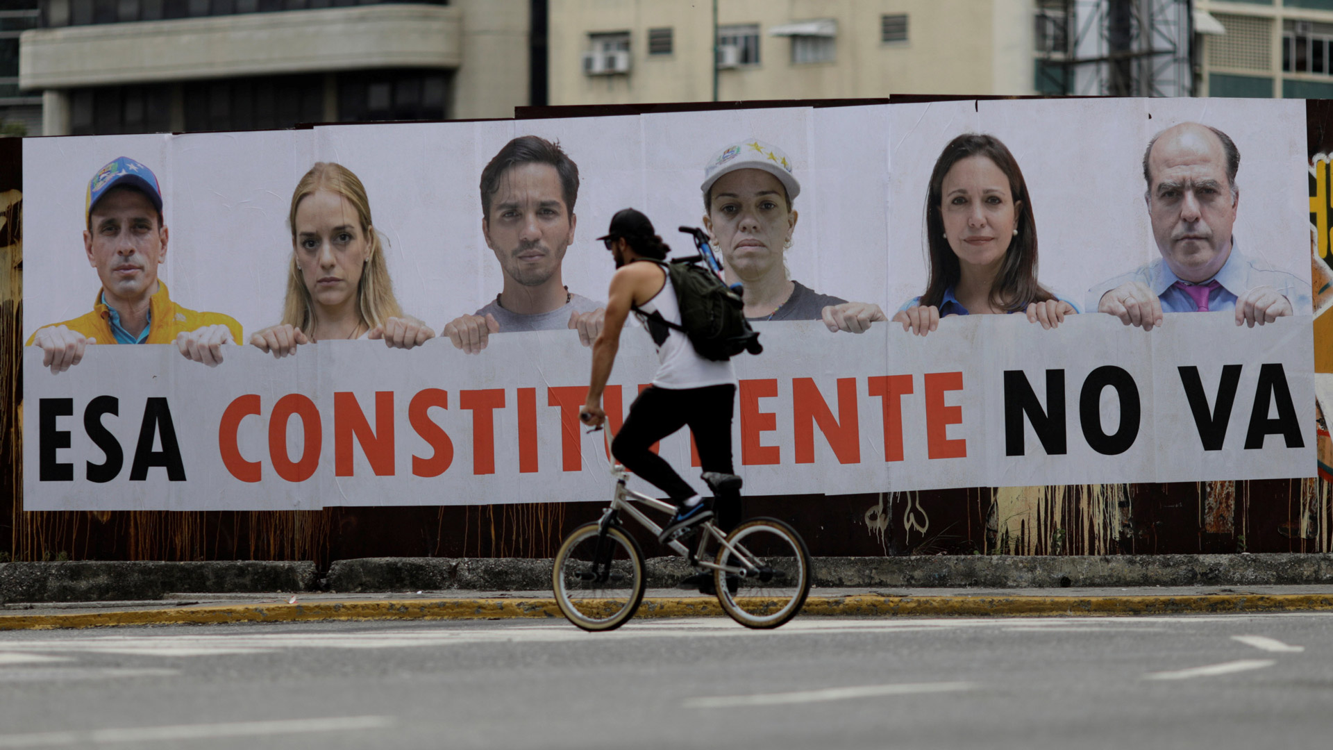 Tres diputados chavistas abandonan a Maduro y crean un grupo propio en el Parlamento