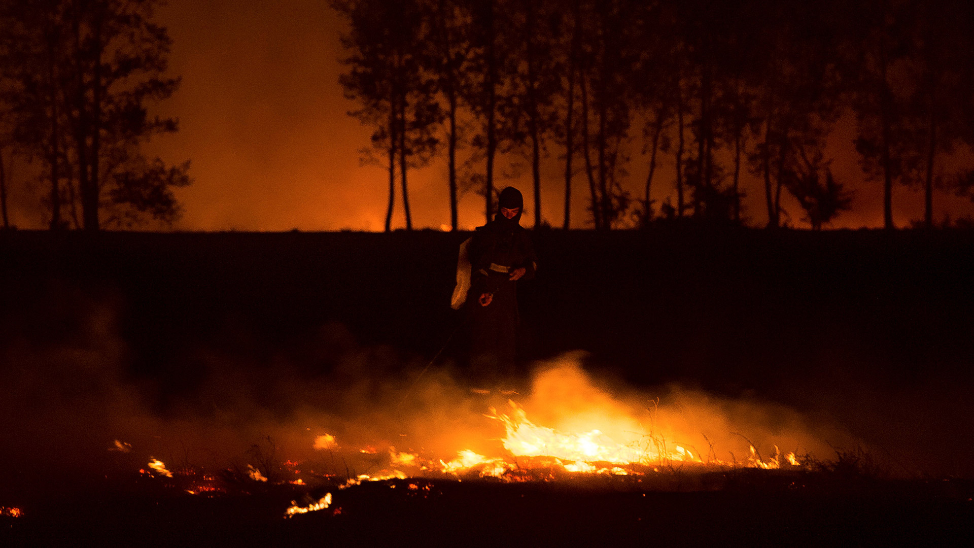 Un incendio en León quema al menos 8.000 hectáreas