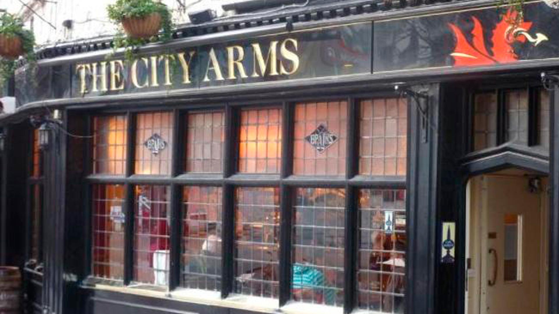 Un pub británico ha impedido la entrada de unos seminaristas “por error”
