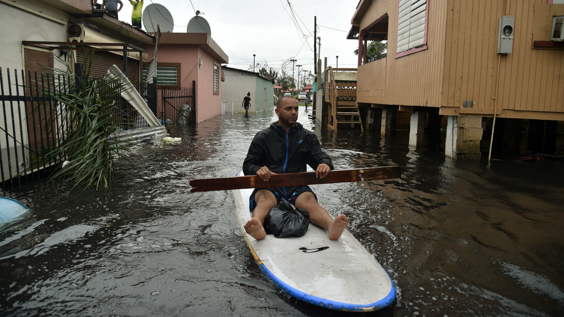 Más de 30 muertos en el Caribe por el huracán María