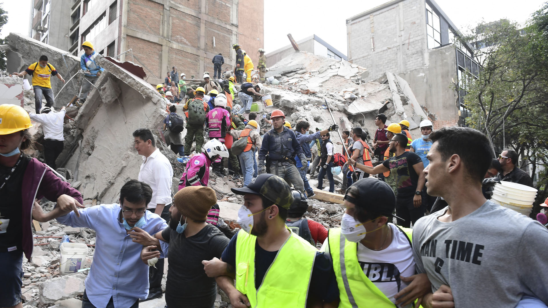 Al menos 217 muertos por un terremoto de 7 grados en México