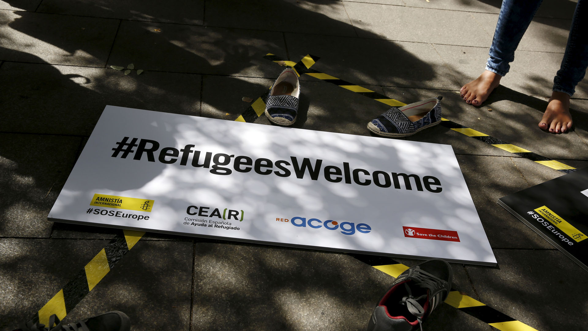 Amnistía Internacional protesta ante el Congreso por las cuotas de refugiados