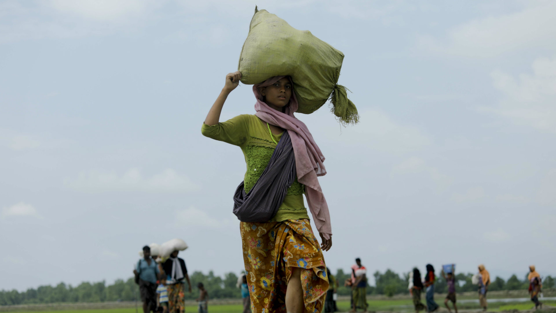 Bangladesh habilita más campos parra atender a rohingyas desplazados