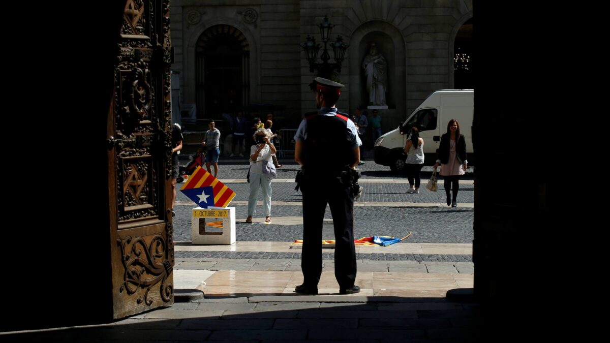 El Gobierno central toma el control de los Mossos