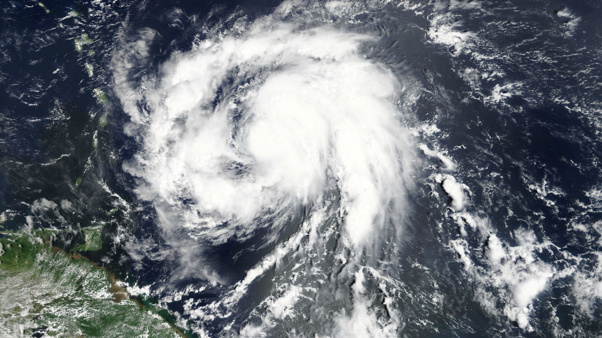 El huracán María causa una “devastación generalizada” a su paso por Dominica