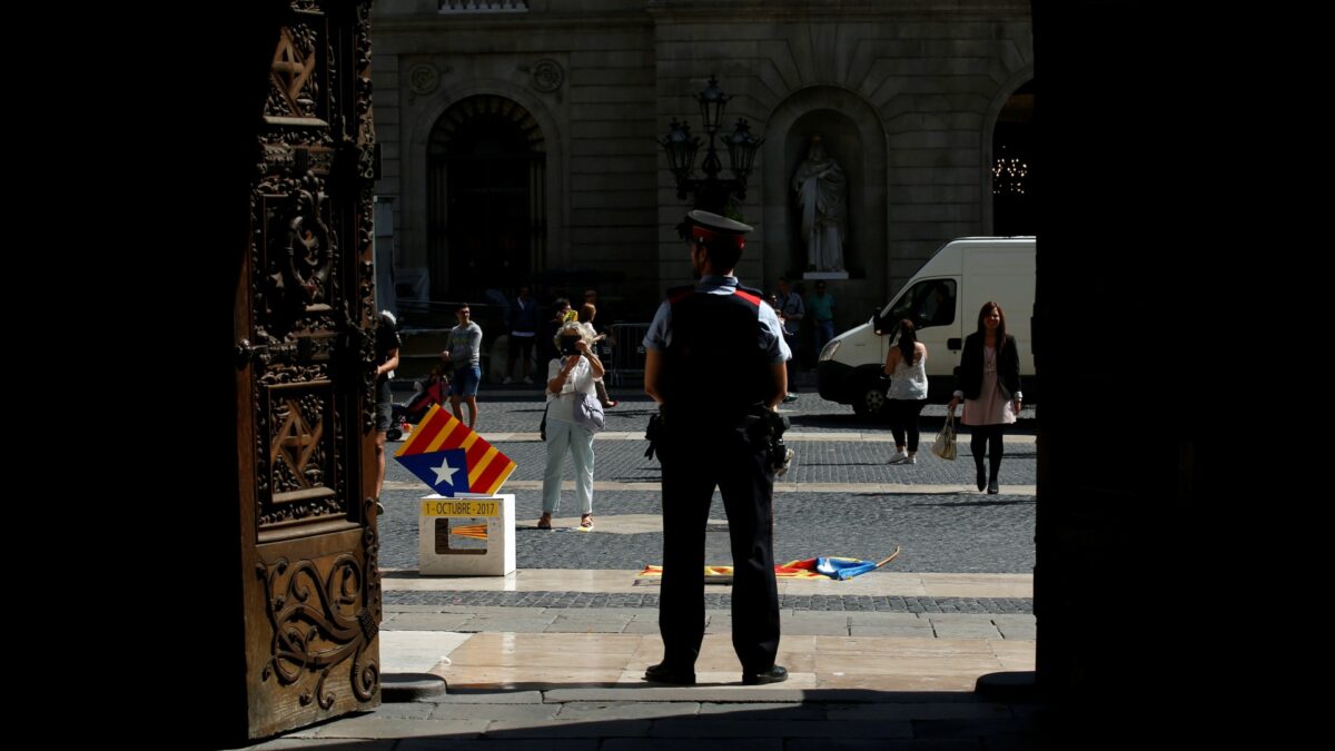 El TC impone las primeras multas por desobediencia a altos cargos de la Generalitat