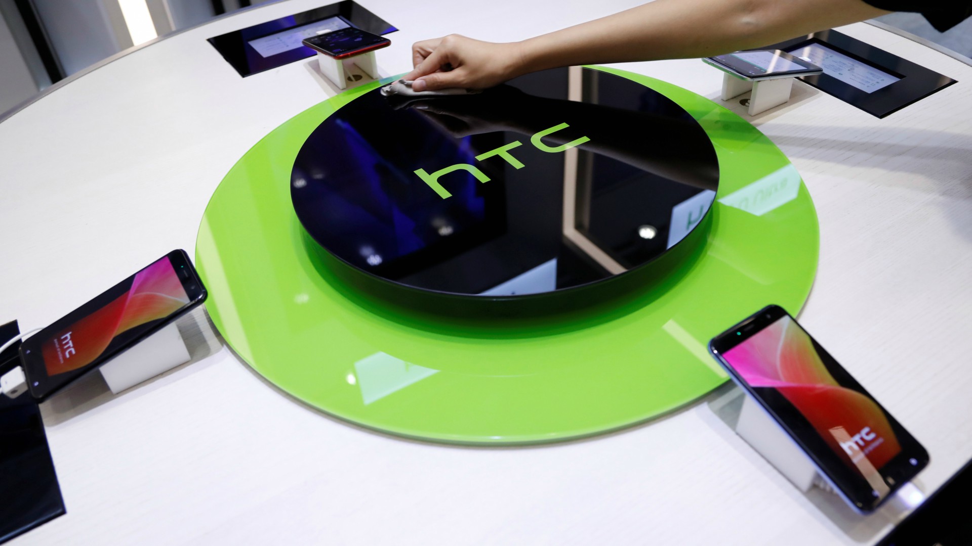 Google comprará parte de HTC por 1.100 millones de dólares