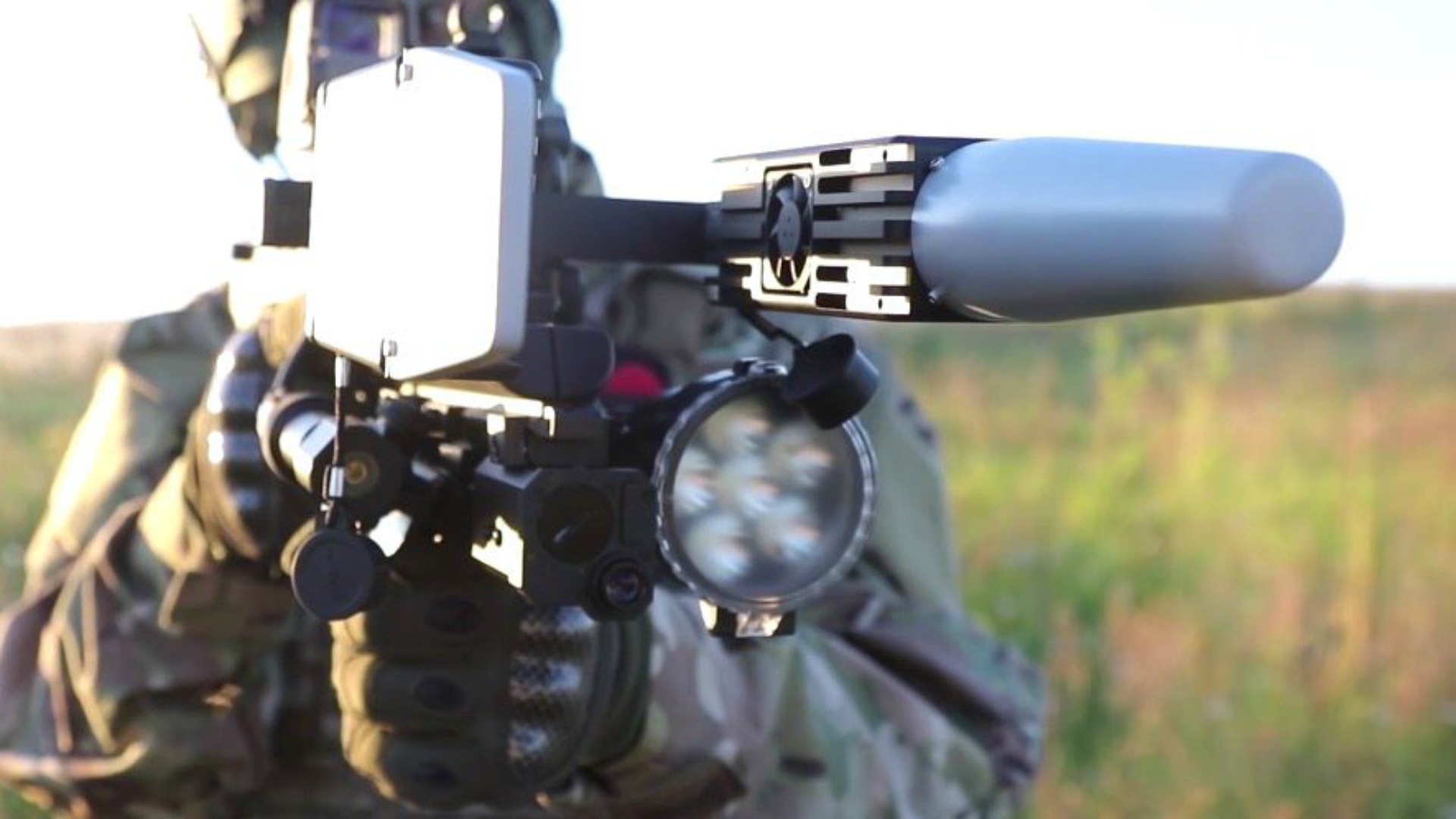 Kalashnikov presenta el primer rifle asesino de drones y smartphones