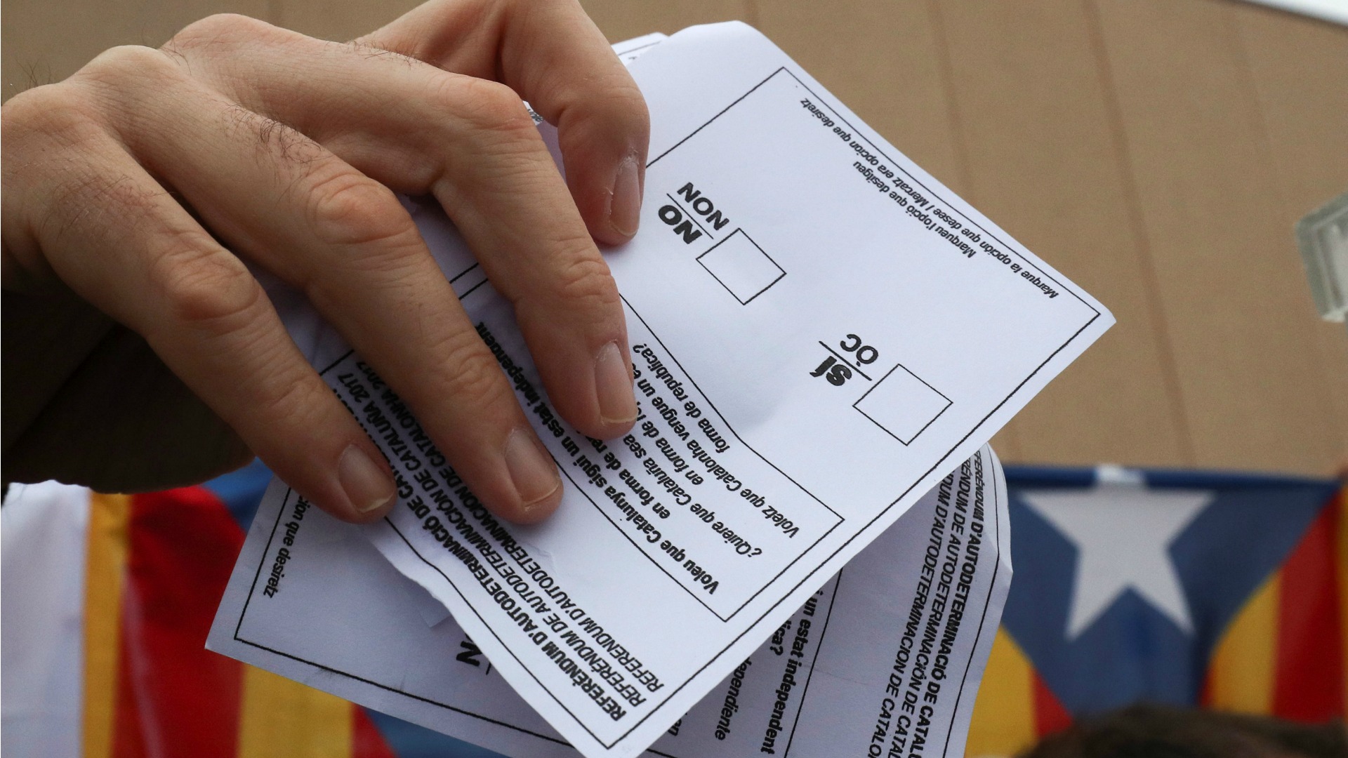 La Guardia Civil interviene 1,3 millones de carteles de propaganda del referéndum