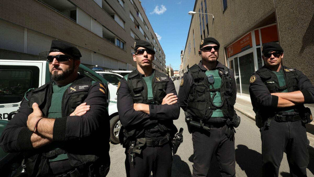 La Guardia Civil registra Unipost en busca de documentos relacionados con el 1-O