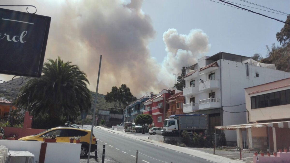 La lluvia ayuda a frenar el incendio en Tejeda que ya ha arrasado más de dos mil hectáreas