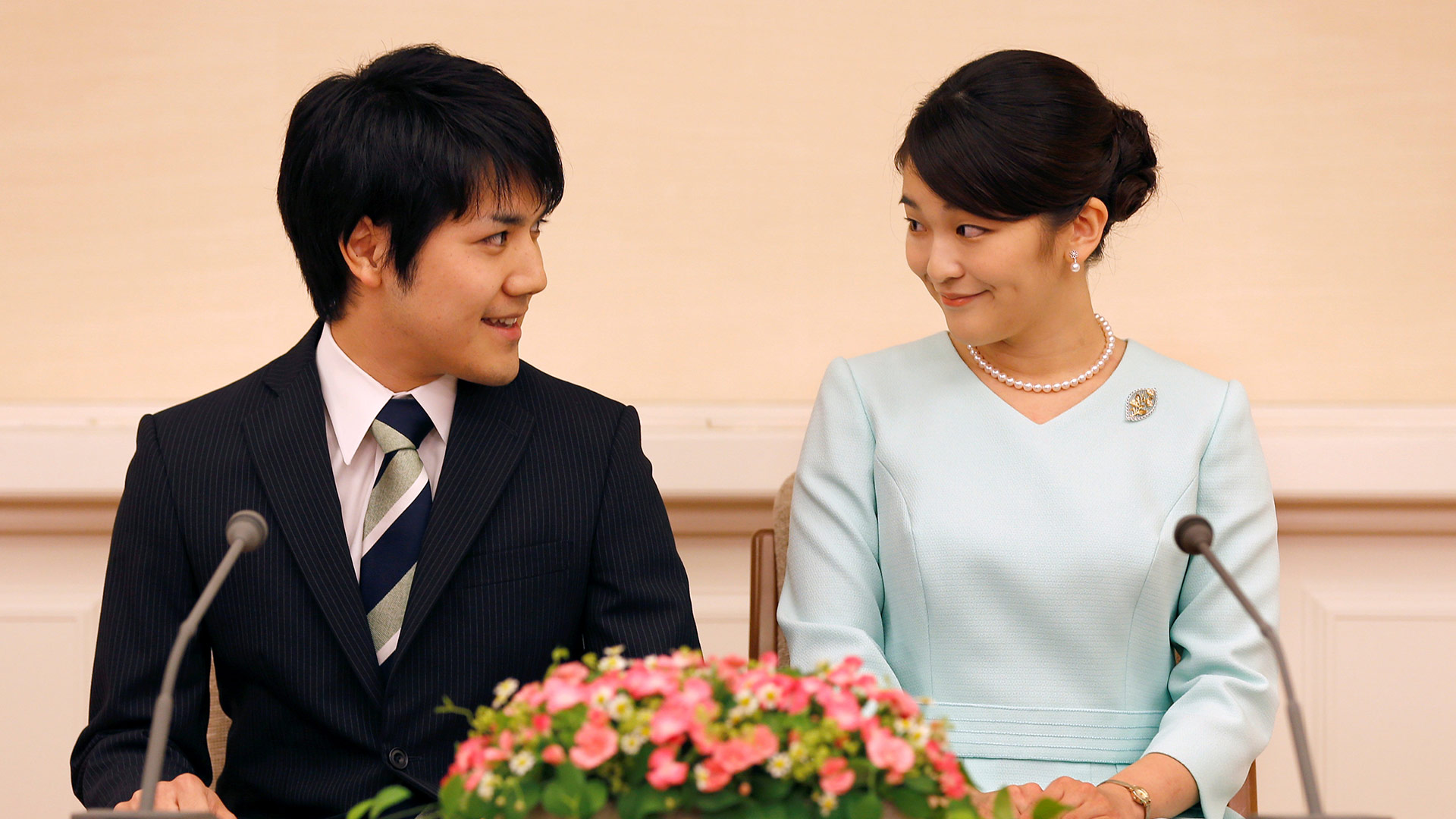 La nieta del emperador de Japón anuncia su compromiso con un plebeyo