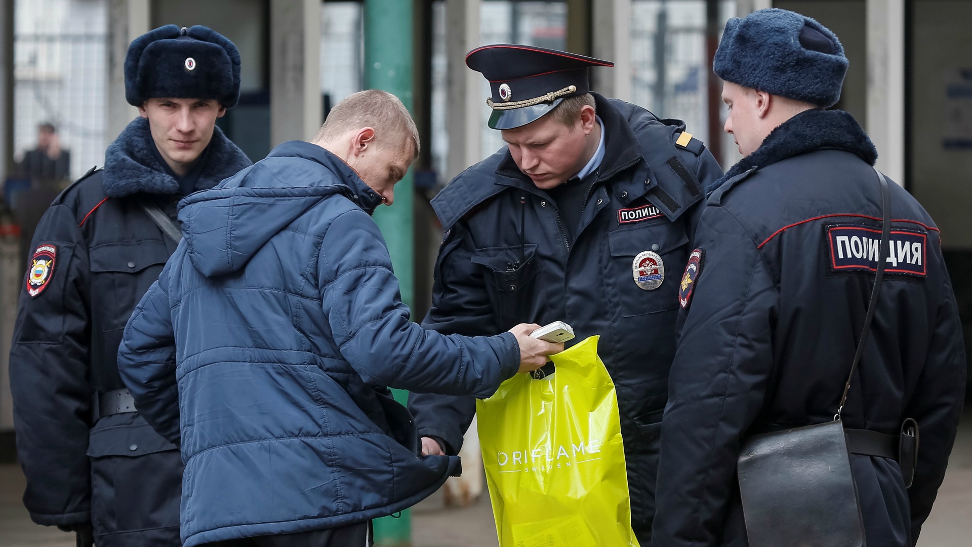 Varias llamadas con falsas amenazas de bomba obligan a evacuar a 100.000 personas en Rusia