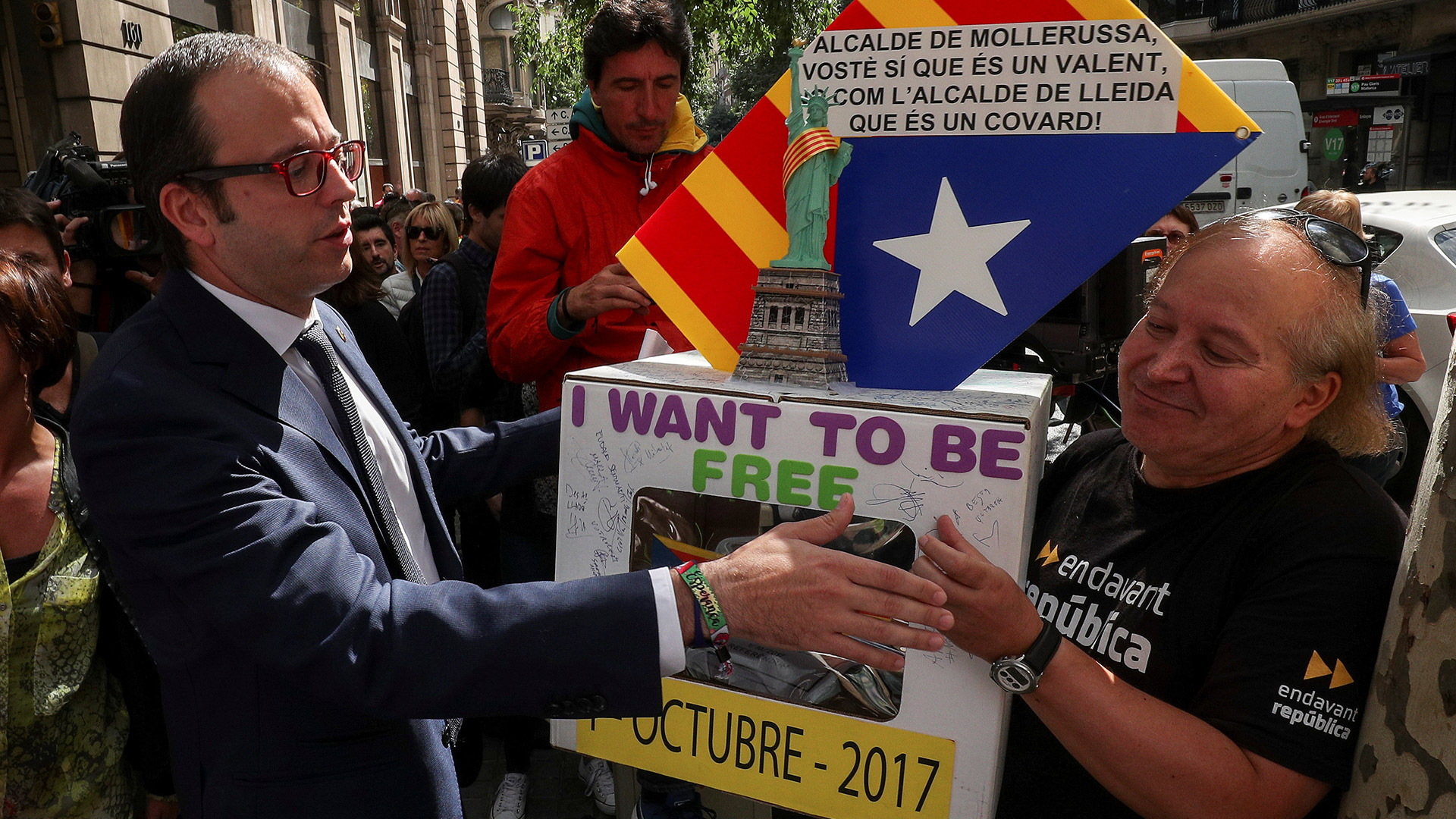 Los alcaldes a favor del referéndum catalán se niegan a declarar ante la Fiscalía