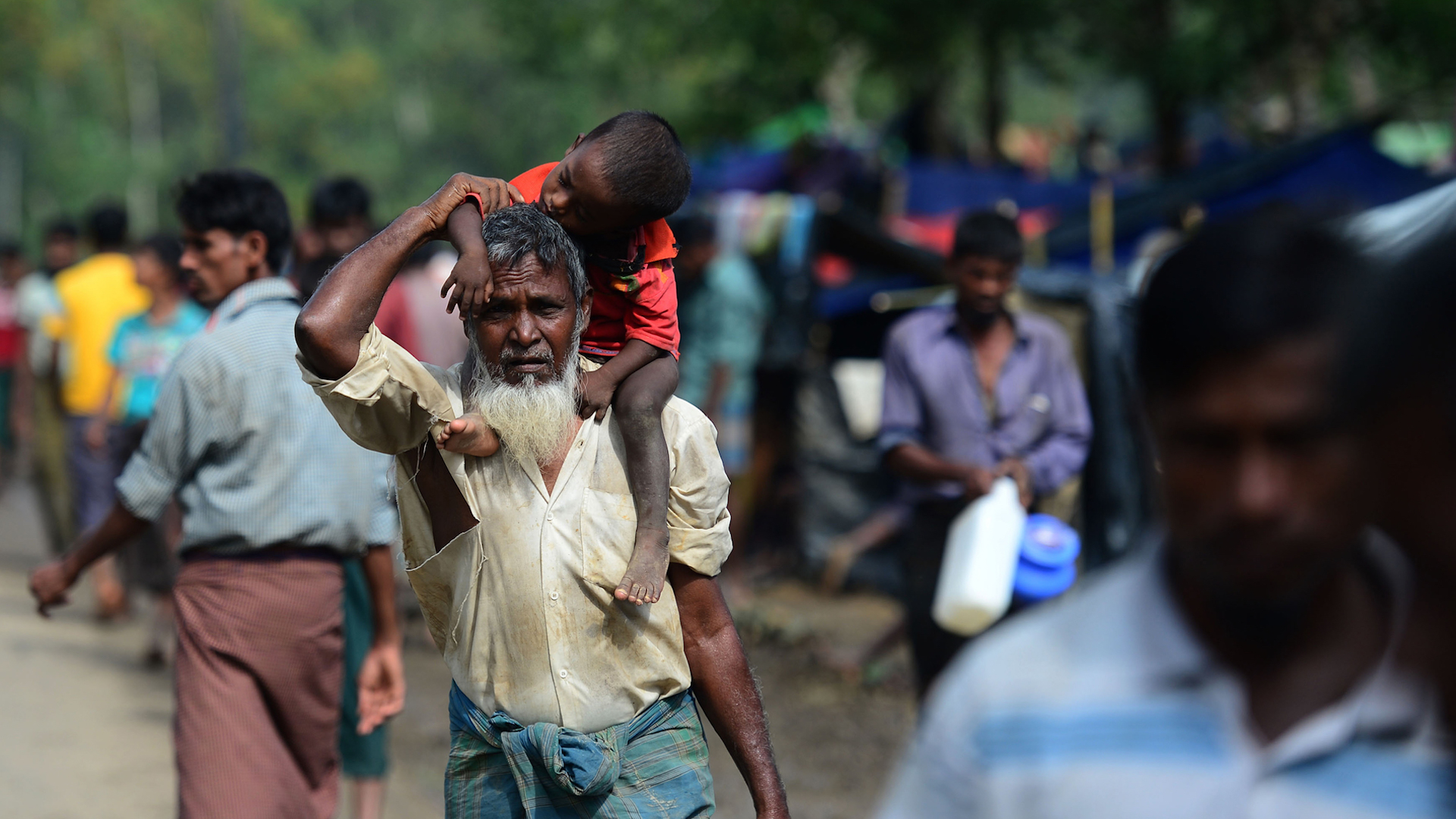 Los combatientes rohingyas declaran una tregua de un mes ante el éxodo masivo de población