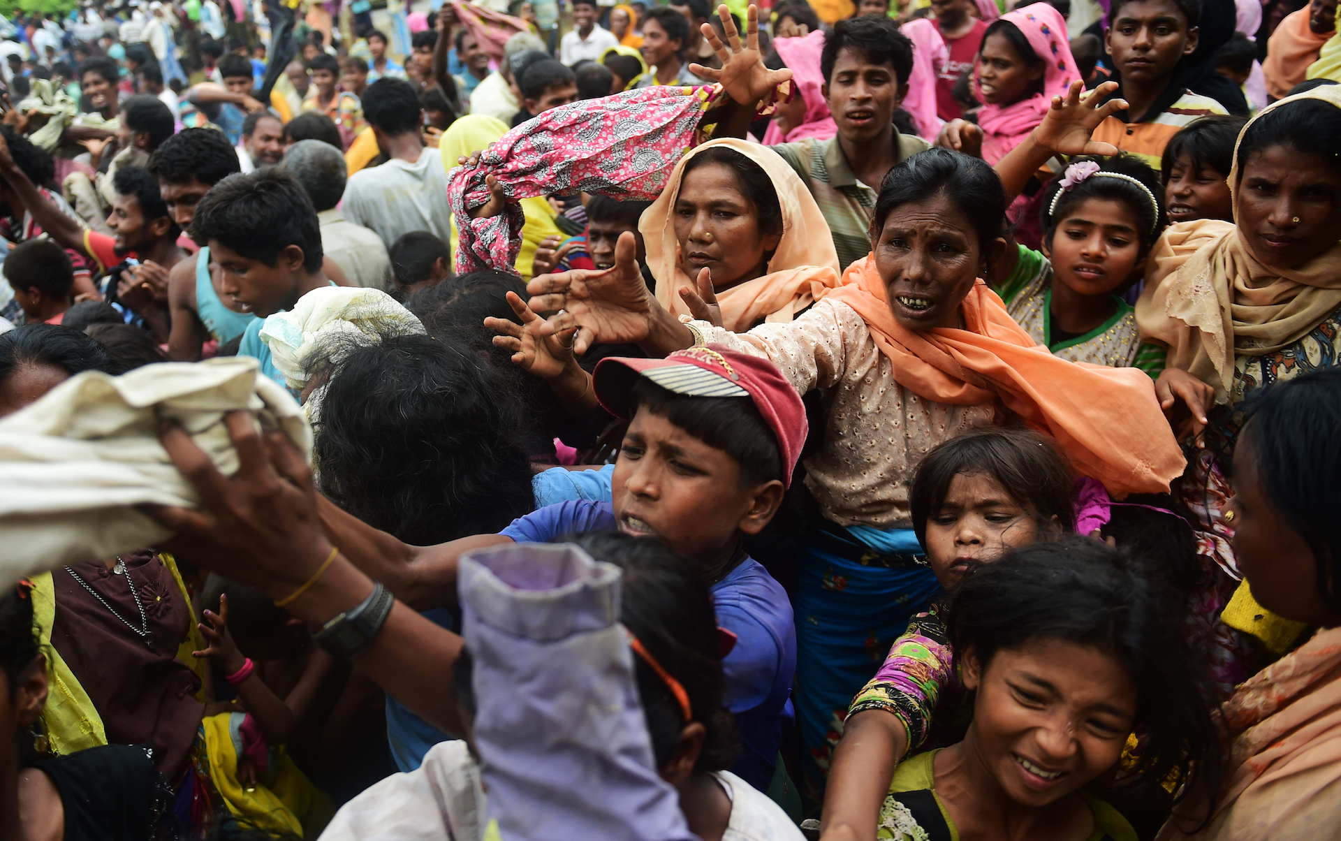 Los combatientes rohingyas declaran una tregua de un mes ante el éxodo masivo de población