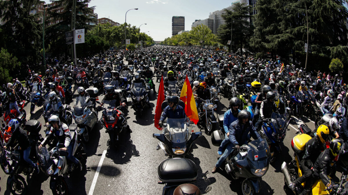 Miles de personas rinden homenaje a Ángel Nieto en Madrid