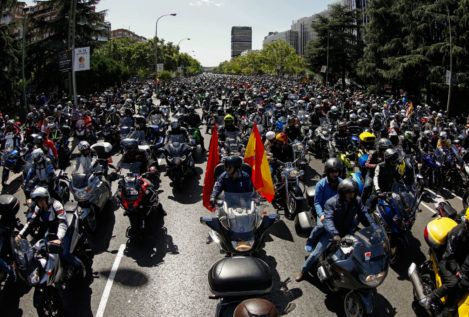 Miles de personas rinden homenaje a Ángel Nieto en Madrid